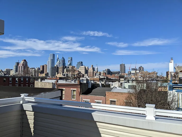 922 Catharine St — Photo 3