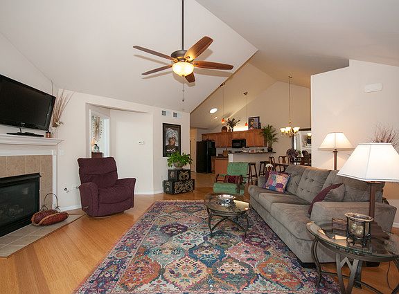 3rd image of 630 Schumann St #630