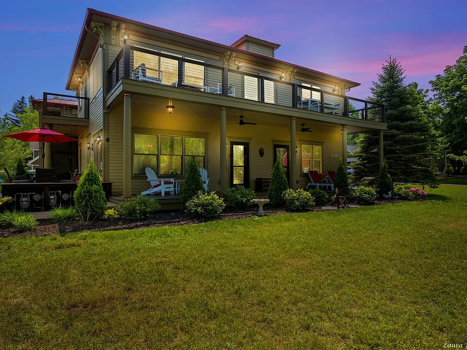 11 Chestnut St #1