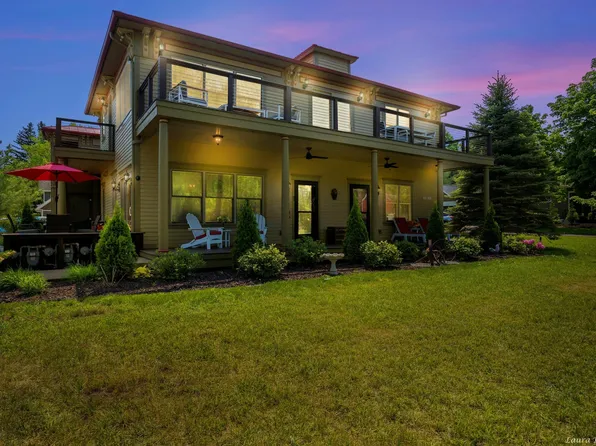 11 Chestnut St #1, Douglas, MI 49406