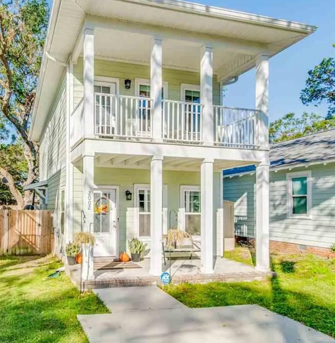 3 bed, 1216 sqft, $2,200 — Photo 1