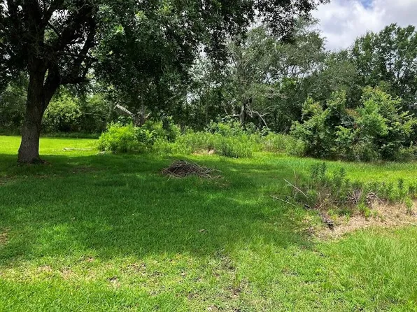 785 Young St, Bridge City, TX 77611