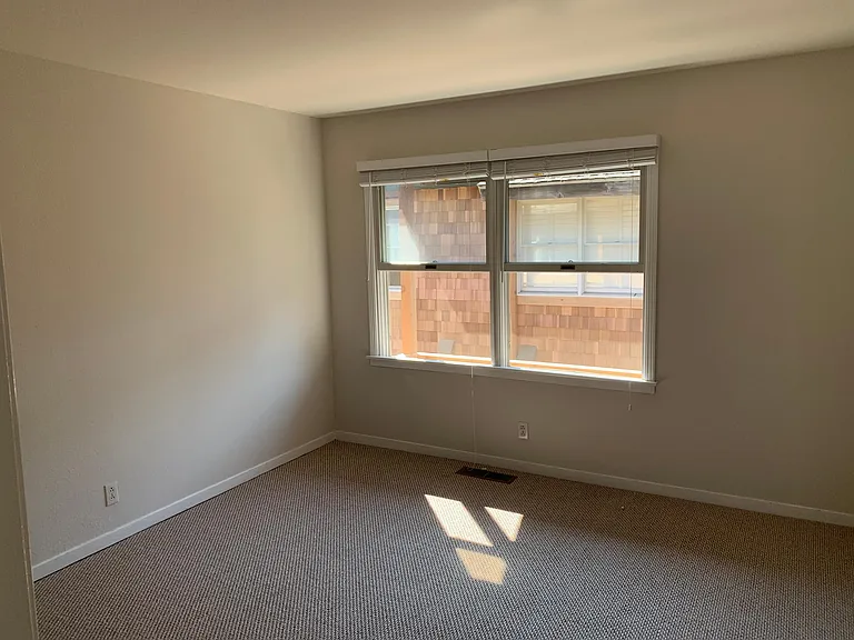 312 Centre Ct — Photo 8