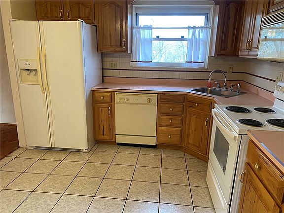 2nd image of 705 Redstone Dr