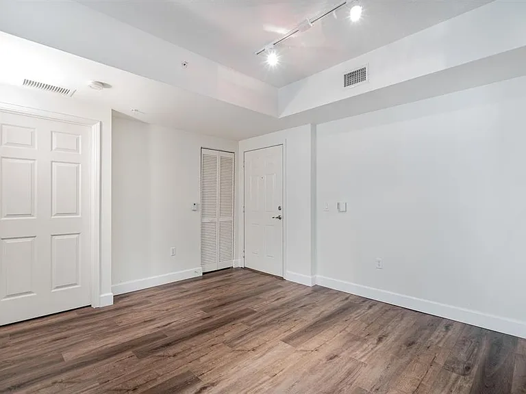 2421 NE 65th St #309 — Photo 8