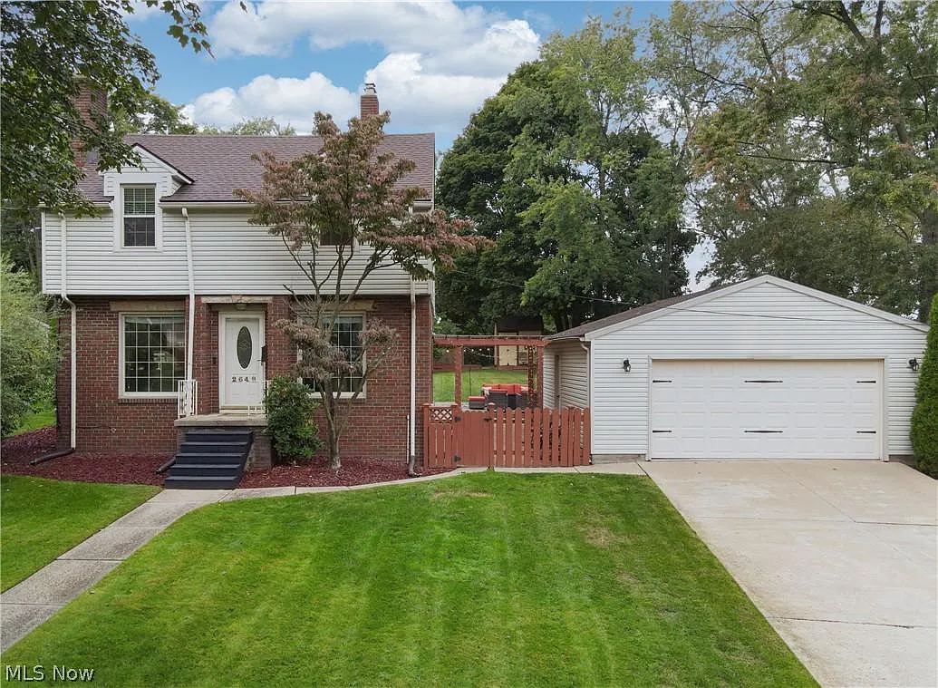 2649 Graham Ave photo 1