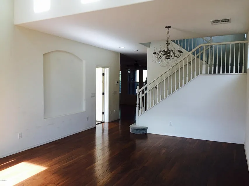 4 bed, 2368 sqft, $2,695 — Photo 2