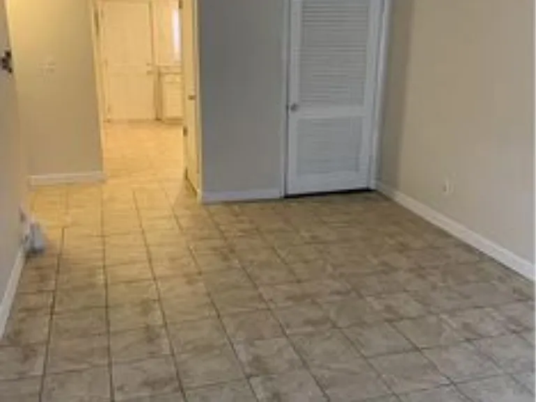 210 S Wayne Ave #4 — Photo 5