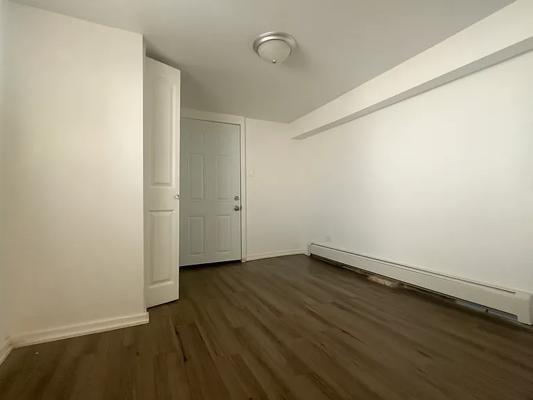 5718 W Melrose St — Photo 3