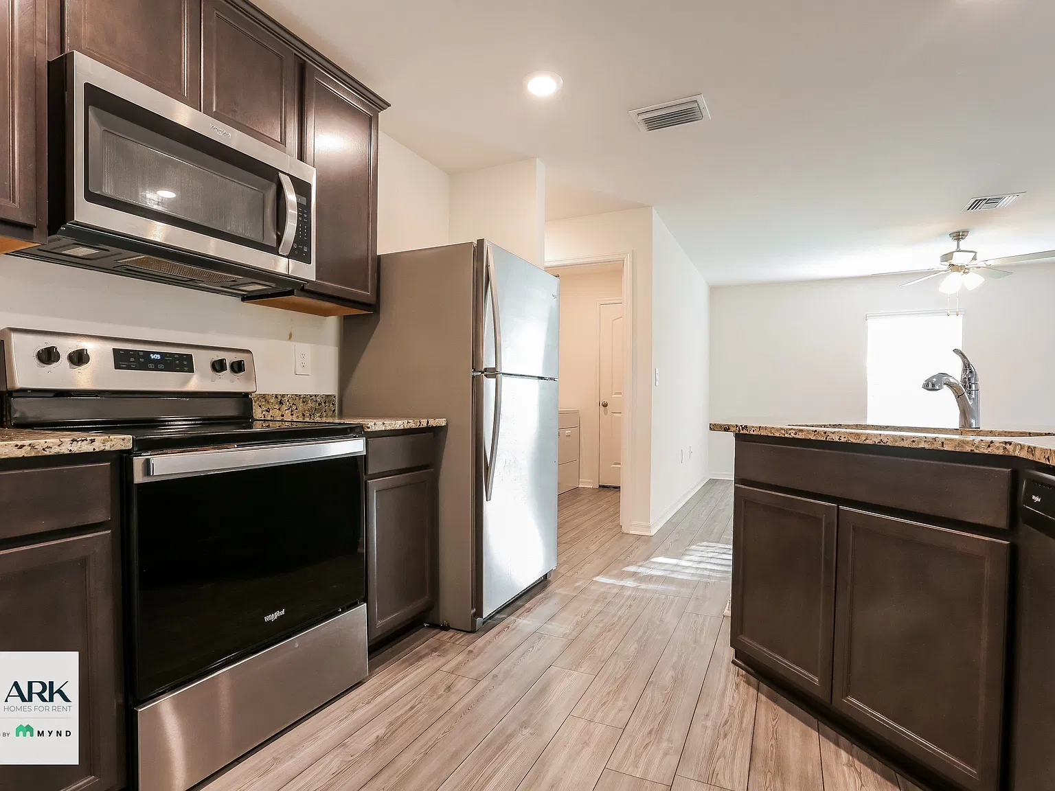 3 bed, 2.0 bath, 1461 sqft, $1,925 — Photo 4