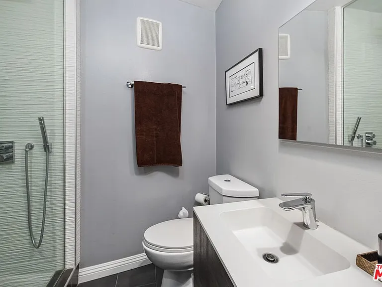 2260 N Cahuenga Blvd #502 — Photo 37