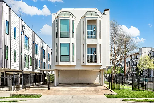 2002 N Fitzhugh Ave #2 Photo 1