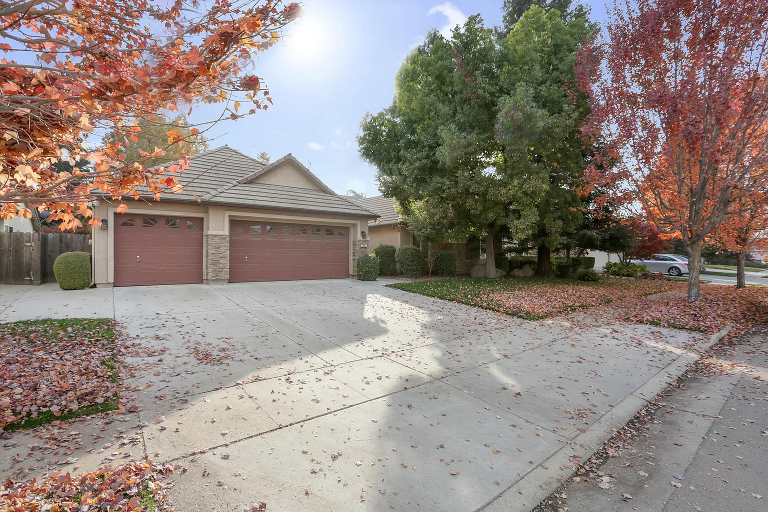 5535 W Wren Ave photo 1