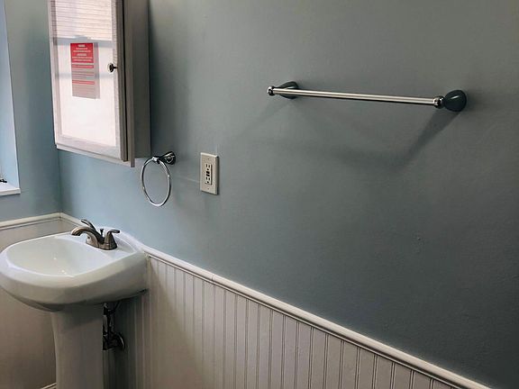 3rd image of 2000 Elm Ave #12