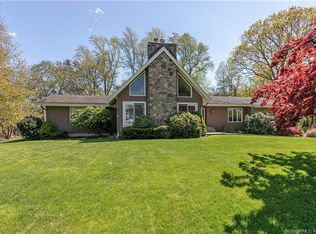 26 Dogwood Ln, Trumbull, CT 06611