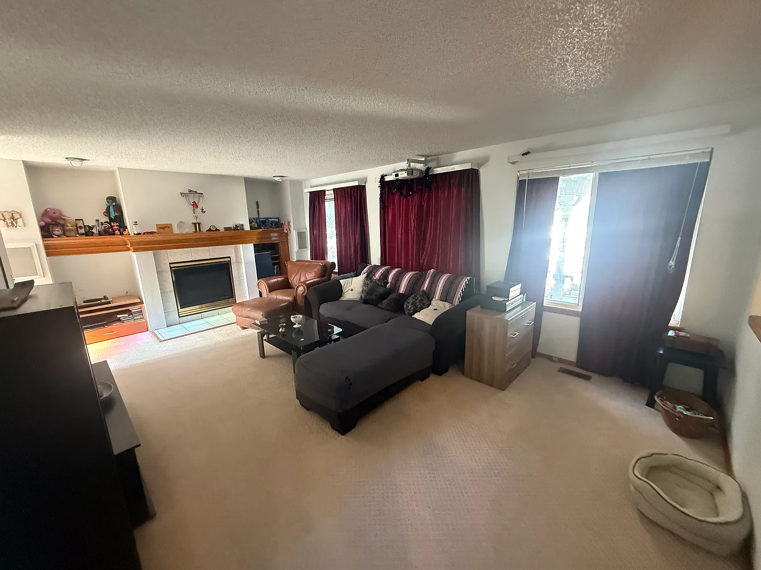 7 bed, 5036 sqft, $850 — Photo 2