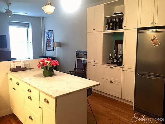 Rented by City Connections Realty | media 9