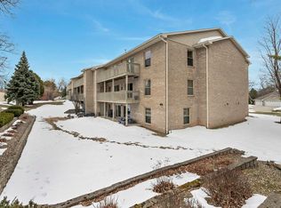 1600 Rustic Oaks Ct UNIT 28, Green Bay, WI 54301