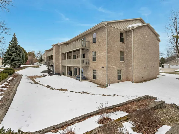 1600 Rustic Oaks Ct Unit 28, Green Bay, WI 54301