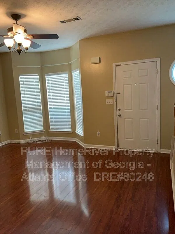 3 bed, 2.5 bath, 1401 sqft, $1,595 — Photo 4