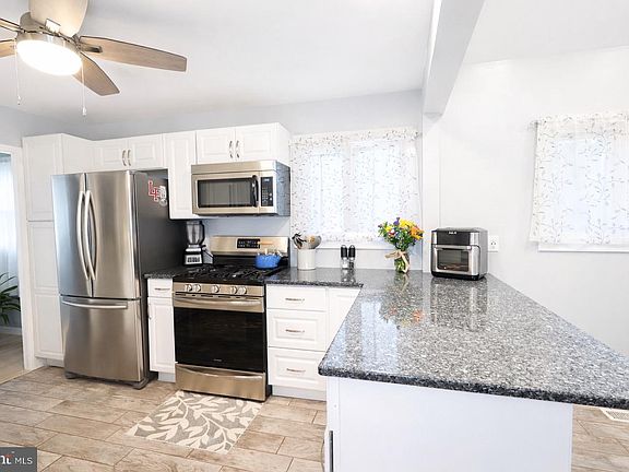 4th image of 418 Perkins Ln
