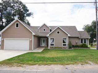 10900 Resort Rd, Pleasant Lake, MI 49272