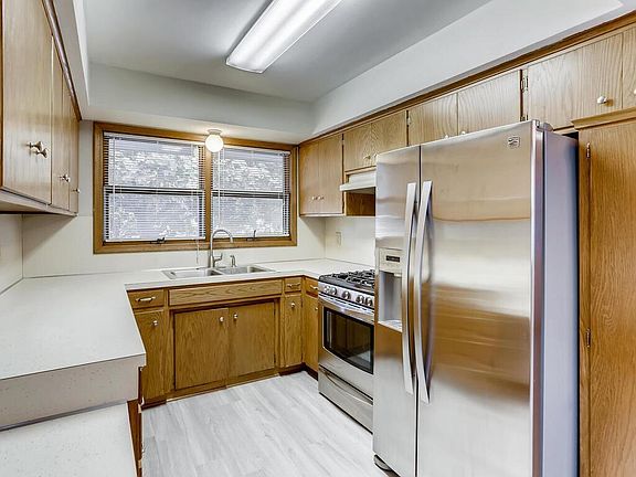 5th image of 1708 Louise Ave