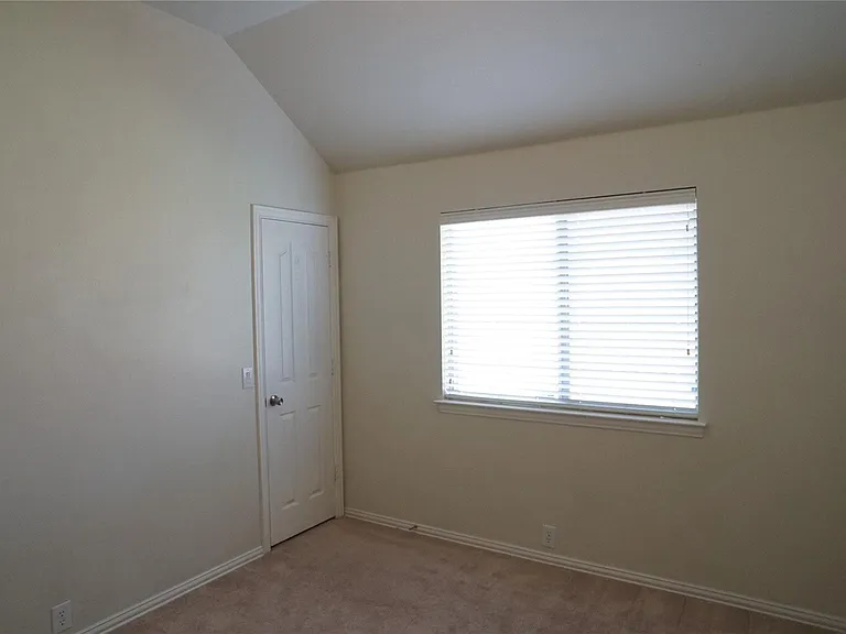 2409 Deerwood Dr — Photo 6