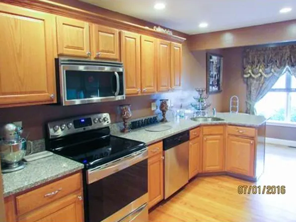 1 Washington Ct, Uxbridge, MA 01569