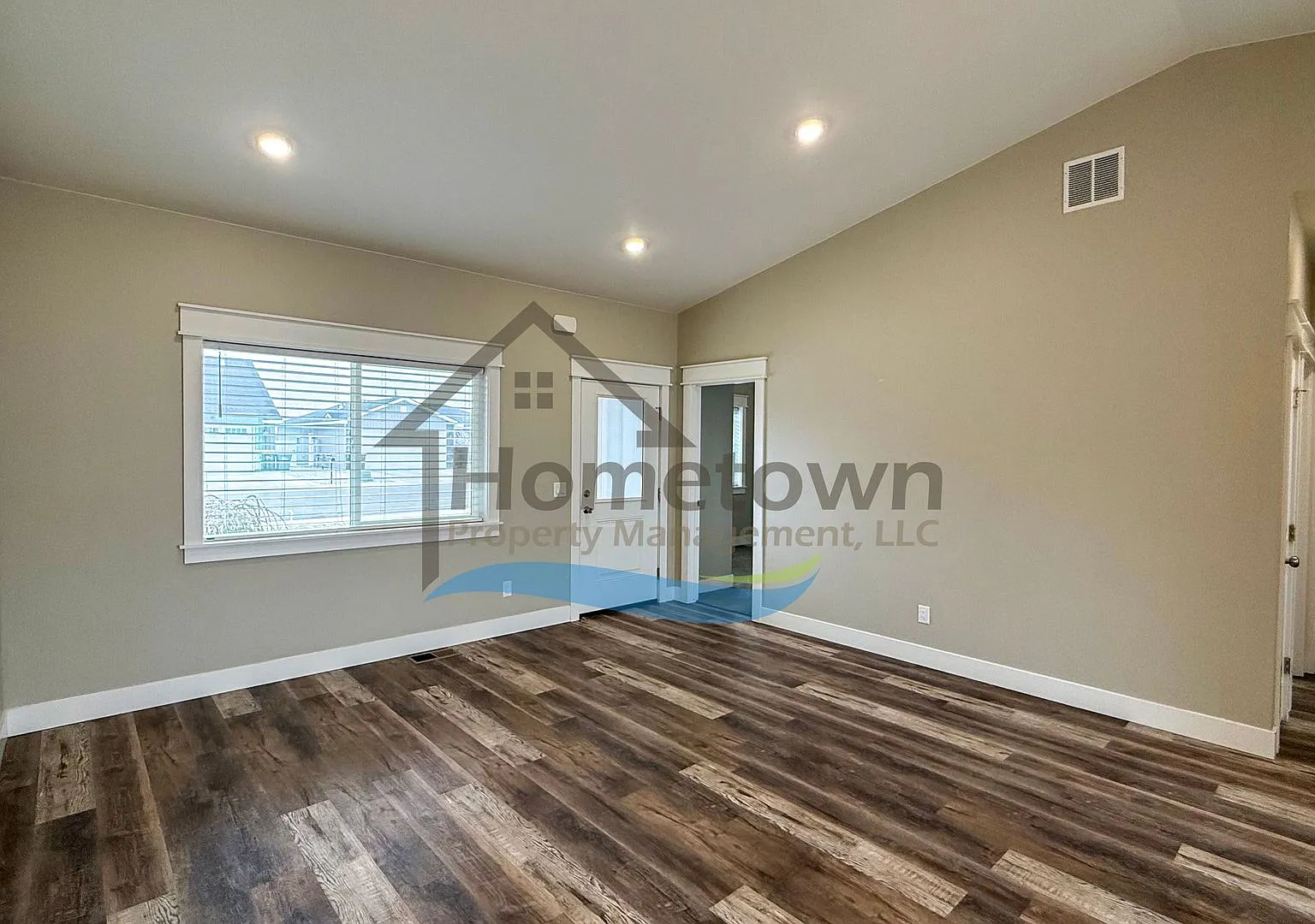 Spacious 4 Bedroom, 2 Bath Home in South Hill Subdivision Burley, ID — Photo 2