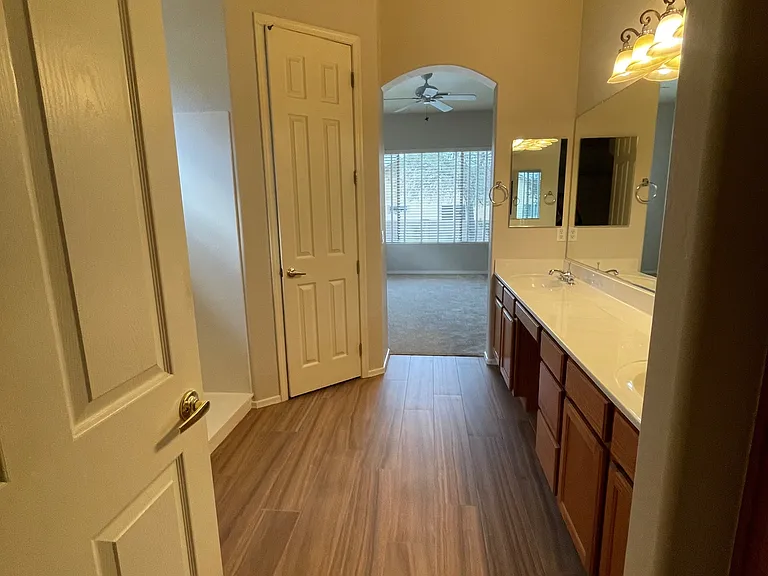 5649 N Bentley Ct — Photo 10