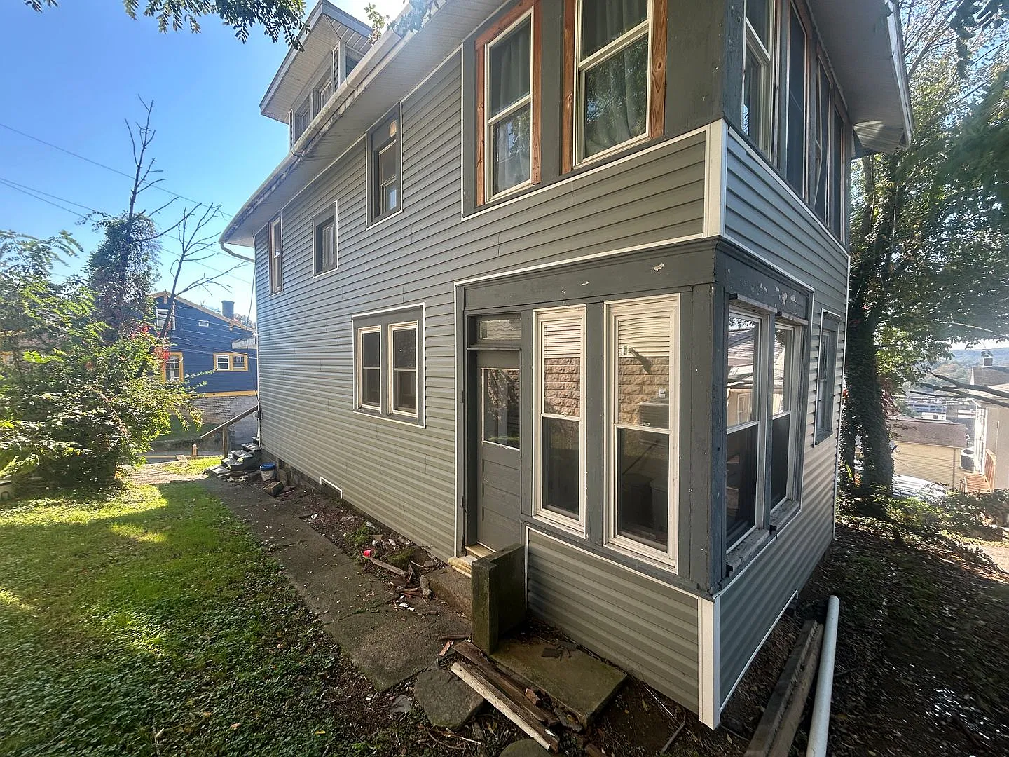 5 Bedroom Large House - Downtown- Available May 19, 2027 — Photo 3