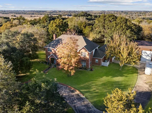 3905 N Briarwood Dr, Brenham, TX 77833