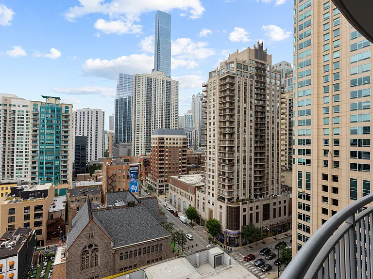 600 N Dearborn St #1505 — Photo 21