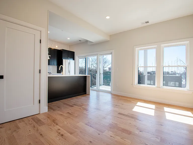 275 Webster St #3 — Photo 2