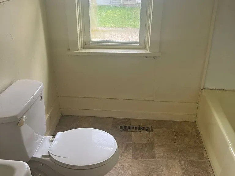 64 Poplar Ave — Photo 11