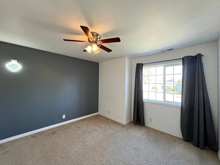 1592 Kingston Way — Photo 32