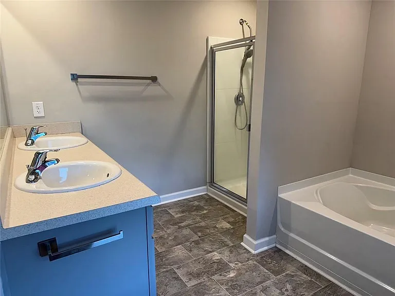146 Silver Birch Pass — Photo 11