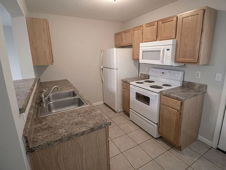 1405 Greensboro Dr — Photo 7