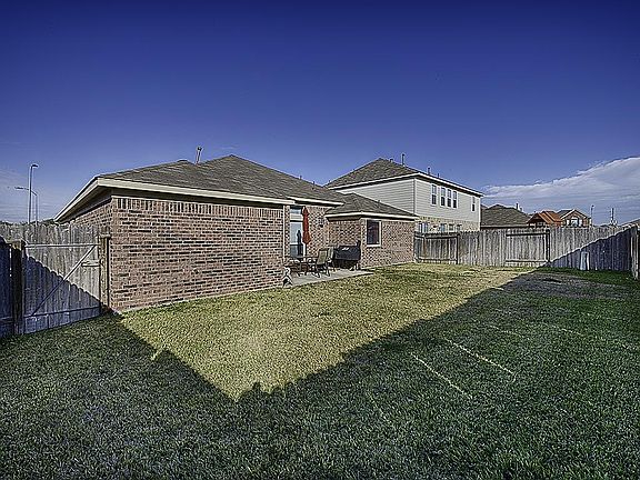 Spacious back yard
