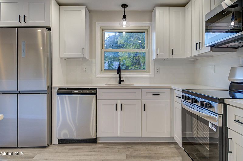 5th image of 3 Seaman Avenue