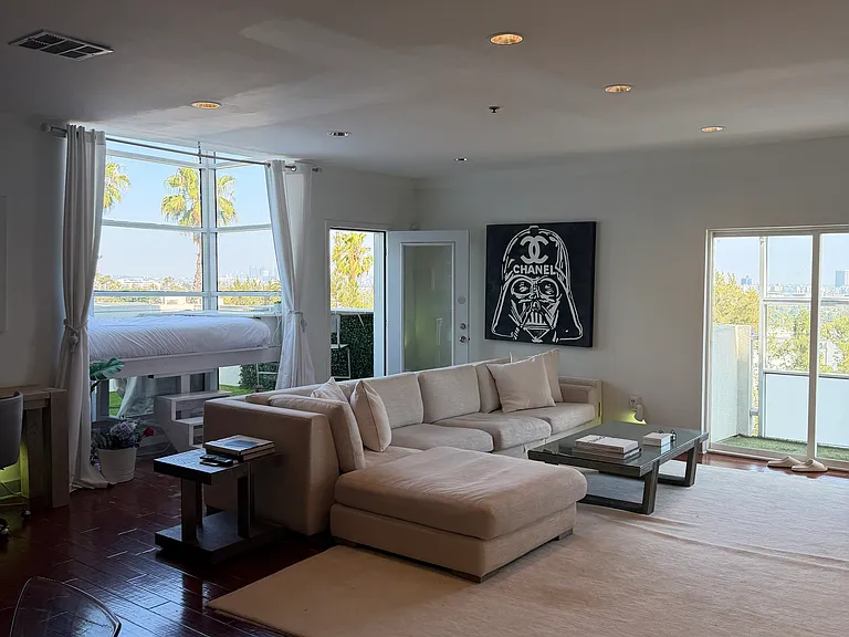 8455 De Longpre Ave — Photo 29