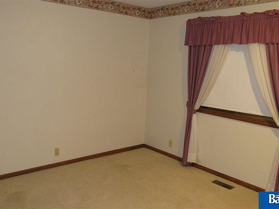4th image of 2832 S 51st St #4