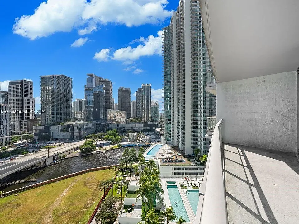 90 SW 3rd St #2104