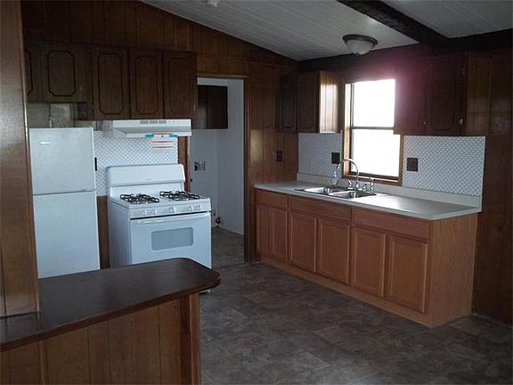 4th image of 403 9th St
