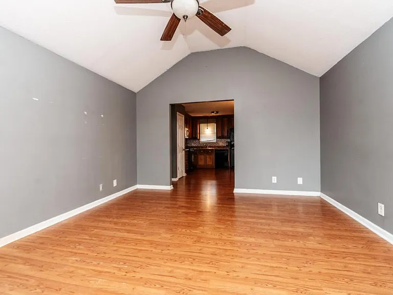 132 Coronation Dr — Photo 8