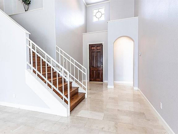 5th image of 304 Harborside Cir