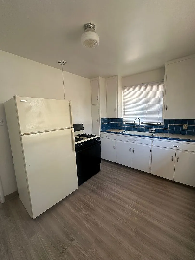 Charming 1-Bedroom Apartment in Short Acres — Photo 4