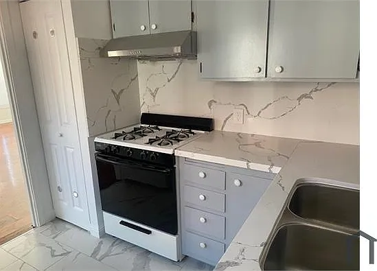 2 bed, 750 sqft, $2,912 — Photo 1