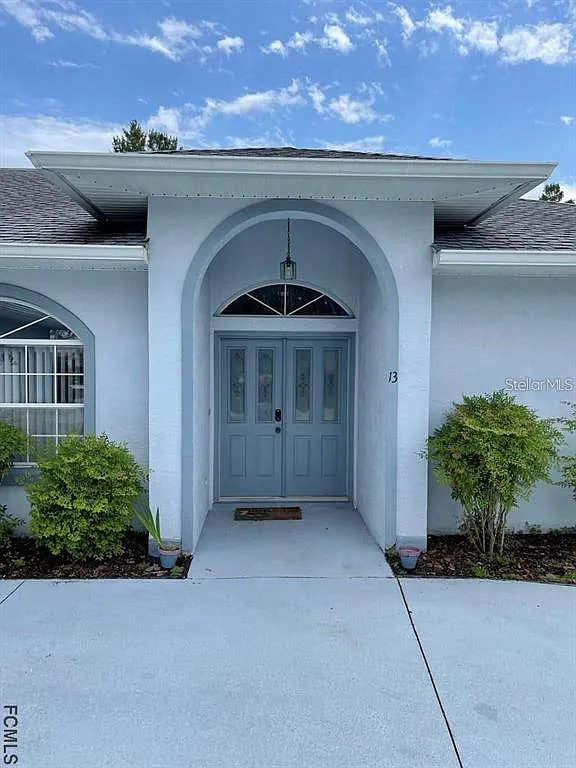 3 bed, 2.0 bath, 1637 sqft, $2,100 — Photo 2